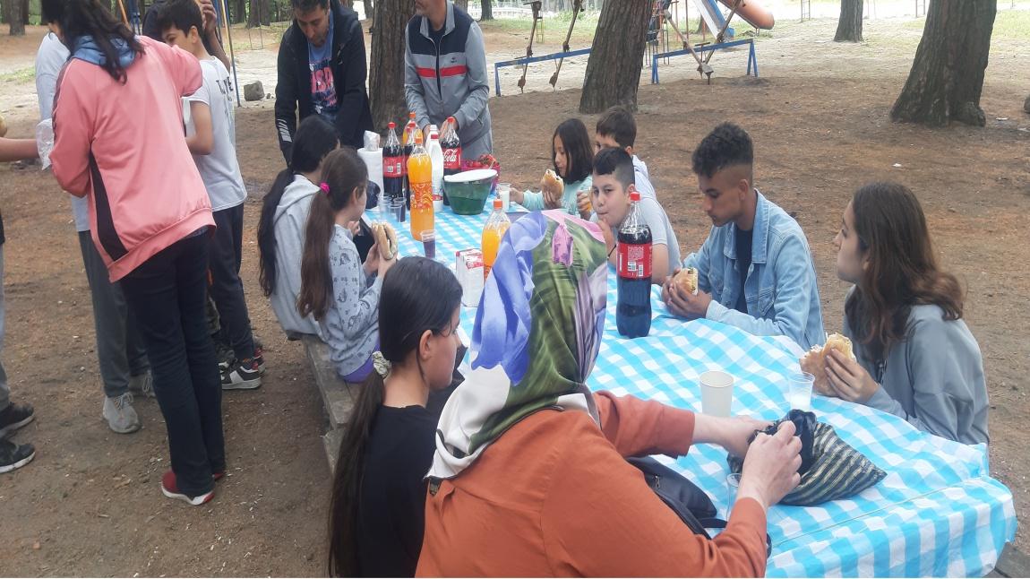 8. Sınıf Öğrencilerimiz İle Birlikte Piknikteyiz